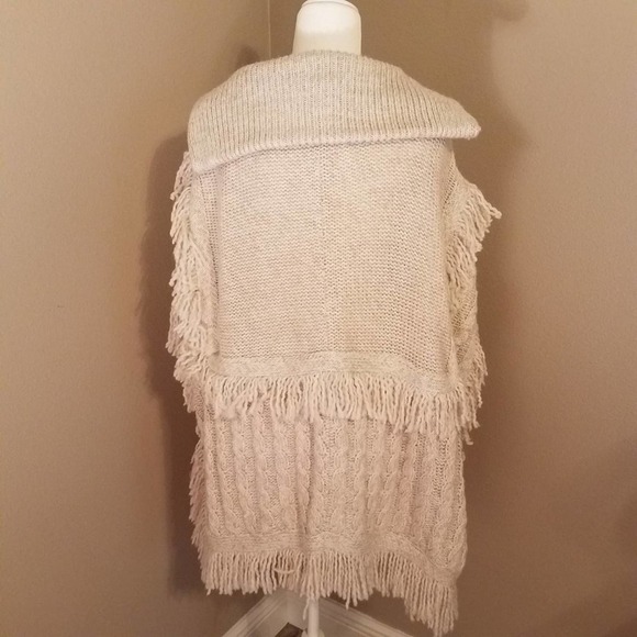 gap Fringe Tassel Open Sweater Poncho - Picture 5 of 8